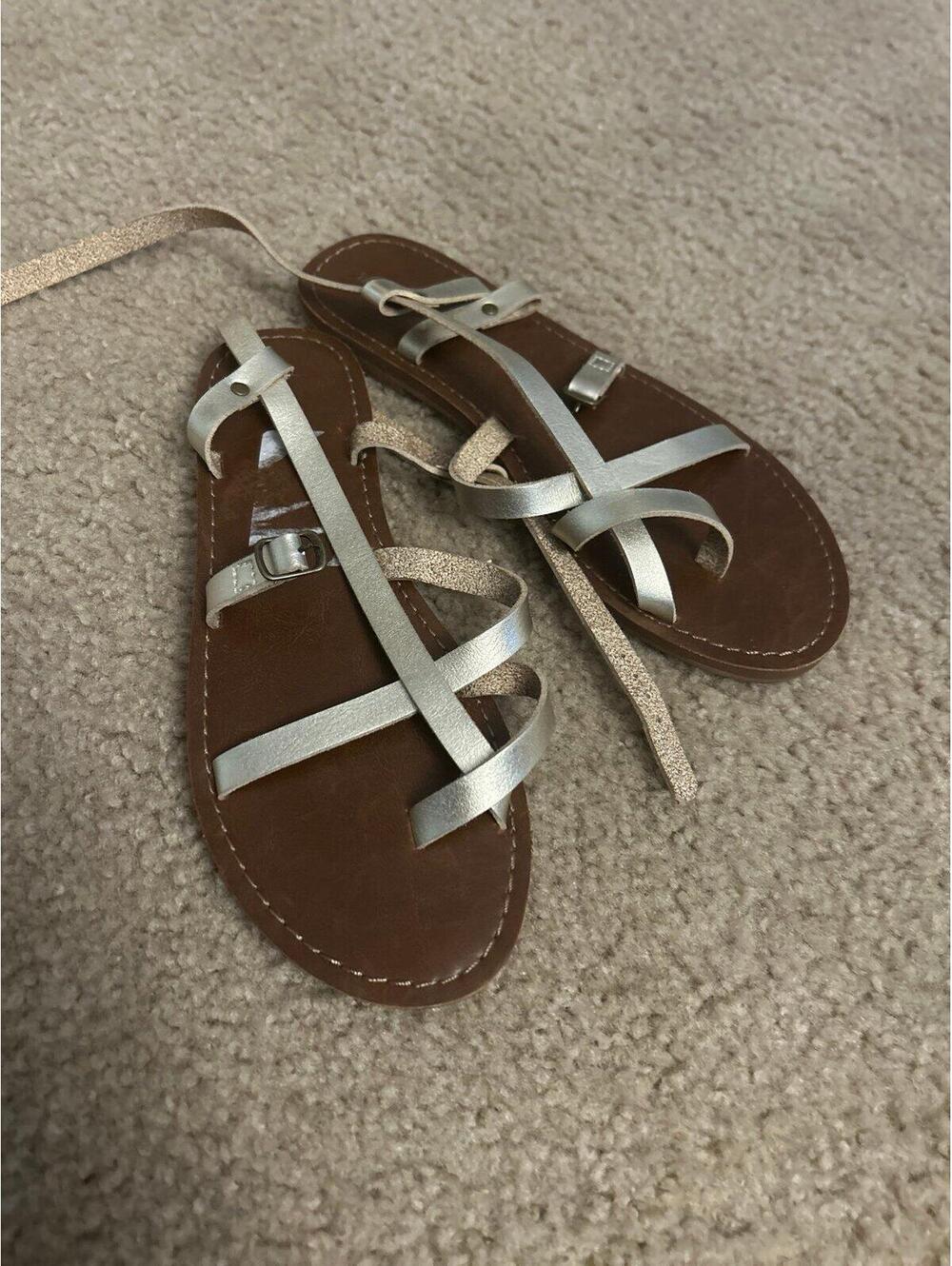 C311 woman sandals size 7.5 7 1/2